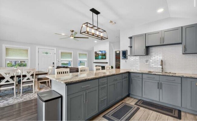 Foto del edificio - 14928 Walnut Dr