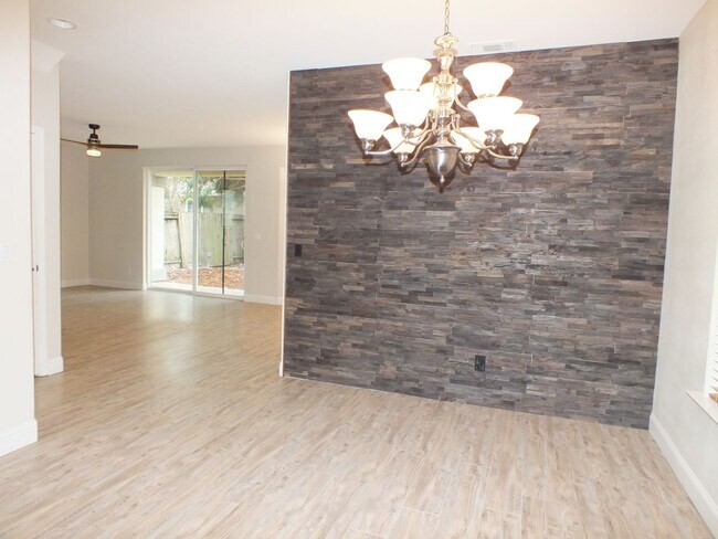Foto del edificio - 3/2.5 2300 sf Cameron Park home