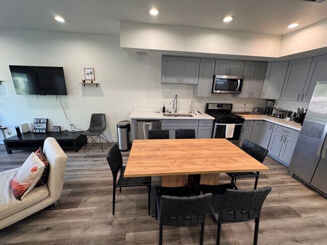 Foto del edificio - 2625 Somerset Dr