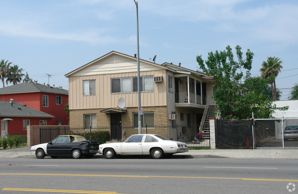 Foto del edificio - 7309 Woodley Ave