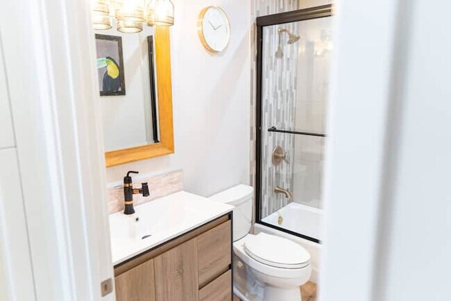 Foto del edificio - 6217 Carpenter Ave