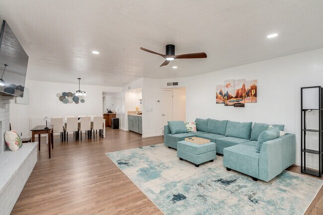 Planta abierta - 9870 E Celeste Dr