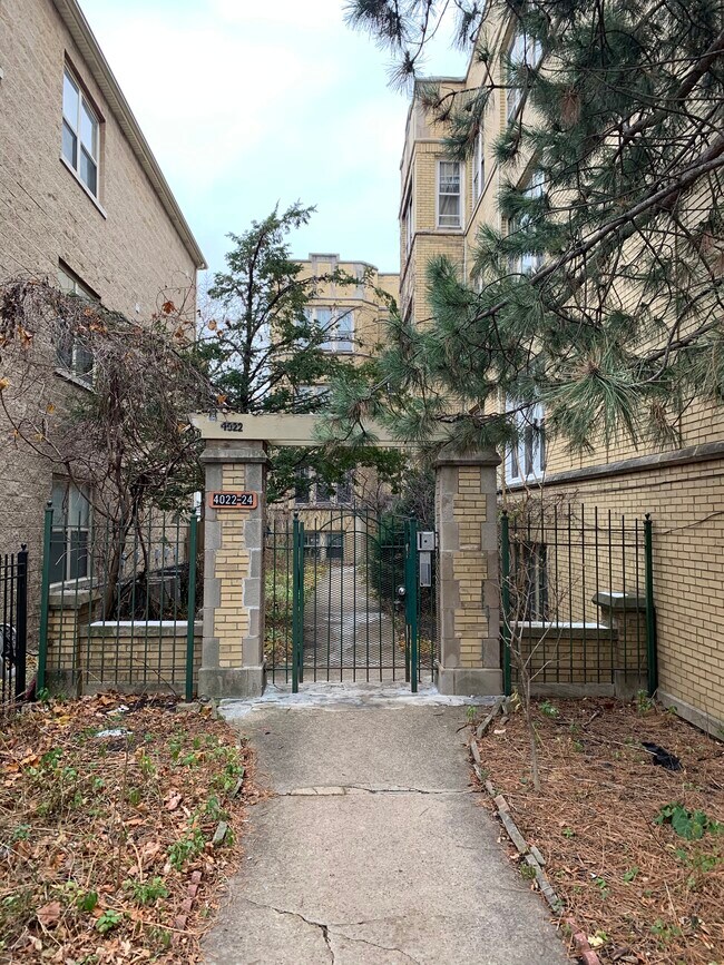 Building Photo - 4022 N Mozart St
