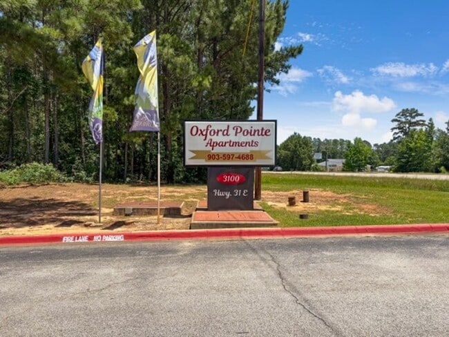 Building Photo - Oxford Pointe Apartments