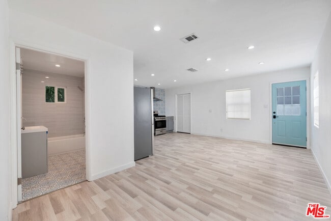 Foto del edificio - 3214 Atwater Ave