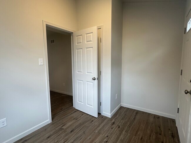 Building Photo - 1326 Morton Ave