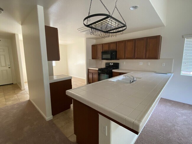 Foto del edificio - Charming home for rent in Visalia