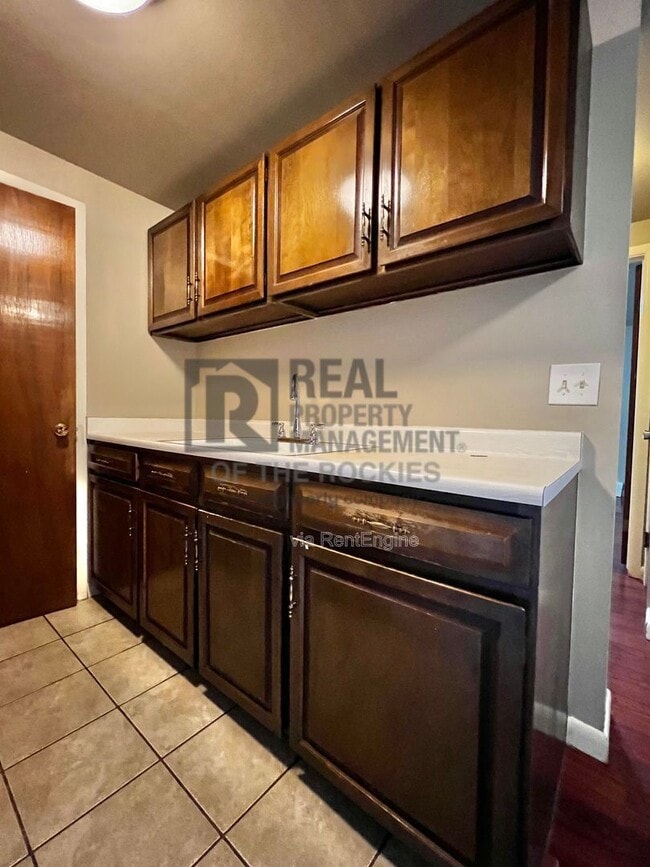 Building Photo - 1005 Robertson St