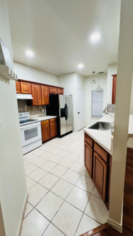Building Photo - 3936 Pickett Pl Dr