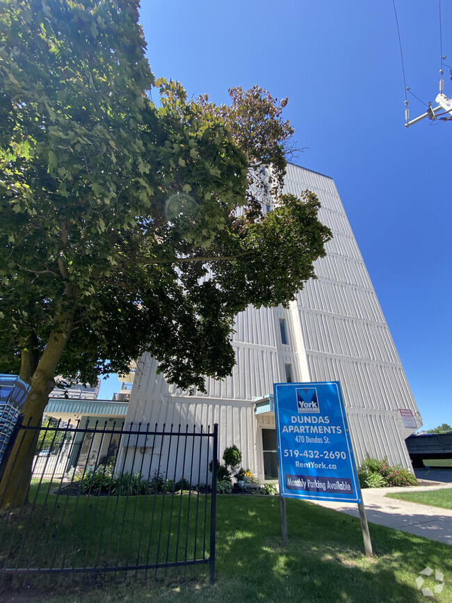 Building Photo - Dundas Apartments