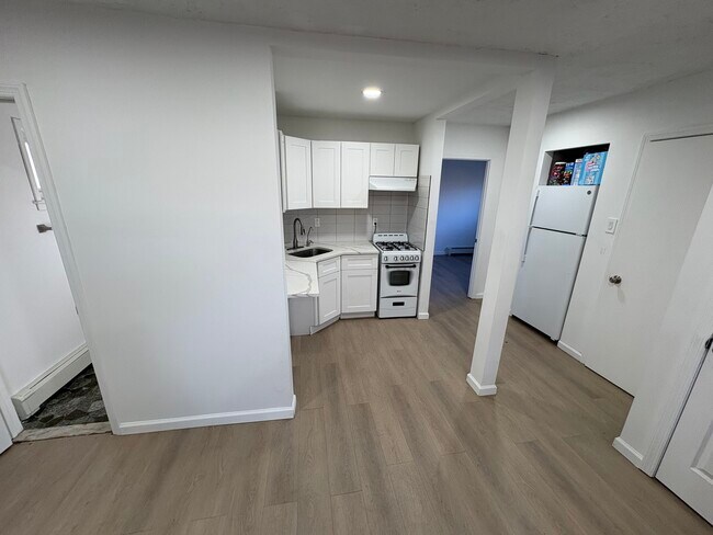 Foto del edificio - 5494 Express Dr S