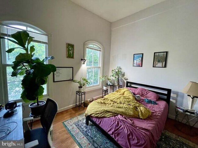 Foto del edificio - 901 R St NW