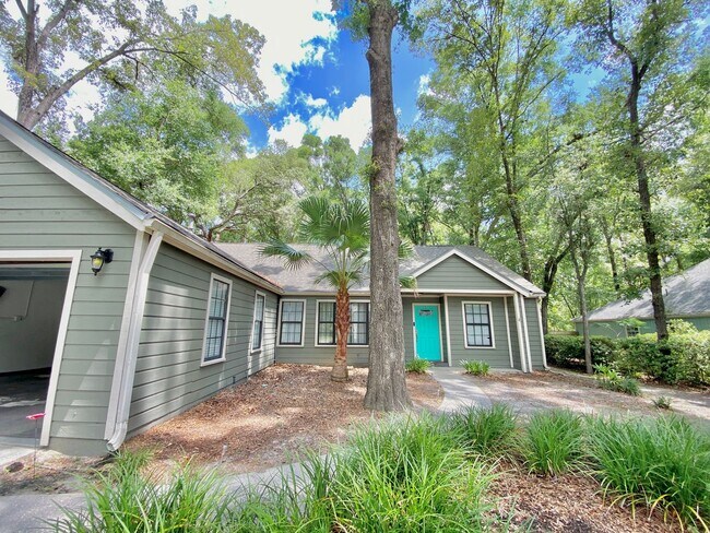 Foto del edificio - Charming 4BR Home in Haile Plantation with...