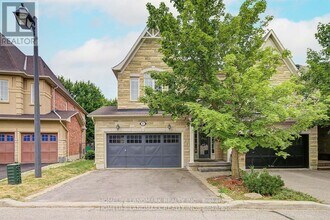 Building Photo - 280-280 Paradelle Dr