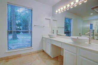 Building Photo - 10 E Indian Sage Cir