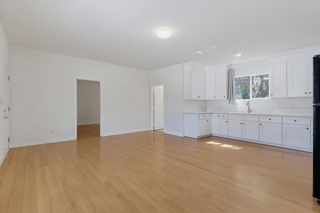 Building Photo - 416 Sinclair Ave