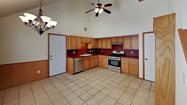Building Photo - Beautiful 3 Bedroom 3 Bath Home - Moore Sc...