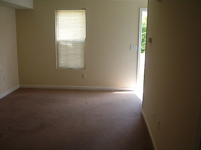 Building Photo - Ideal Home Located in the City Limits