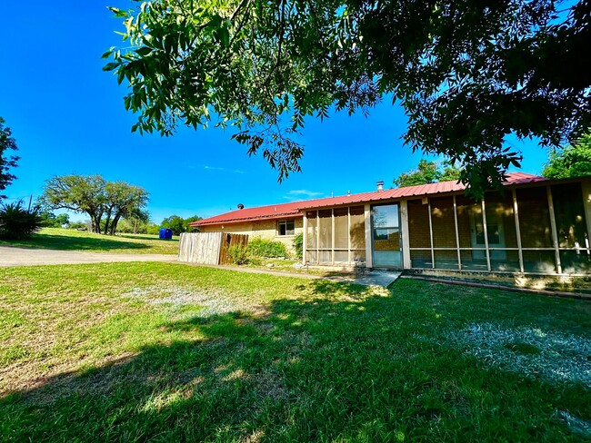 Building Photo - 3 bedroom 2 bath home in Ingram