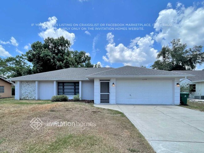 Foto del edificio - 21224 Alderson Ave