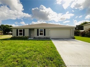 Building Photo - 1701 SE Manth Ln