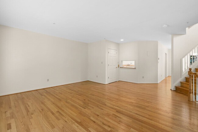 Foto del edificio - 3 Bed 3.5 Bath - Rockville Townhome - 2 Ca...