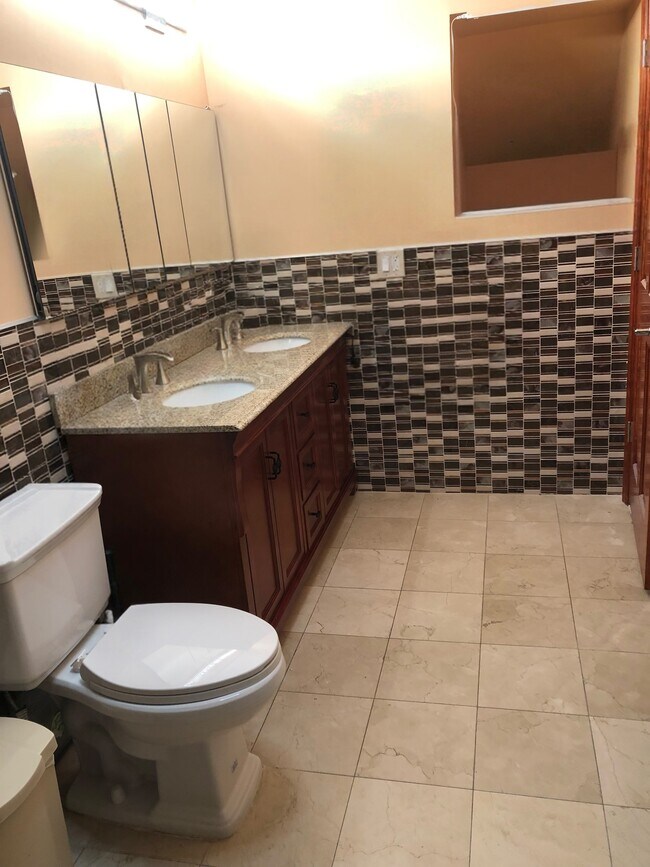 Foto del edificio - 2128 Newtown Ave