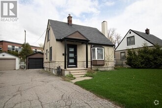 Building Photo - 929 Merivale Rd