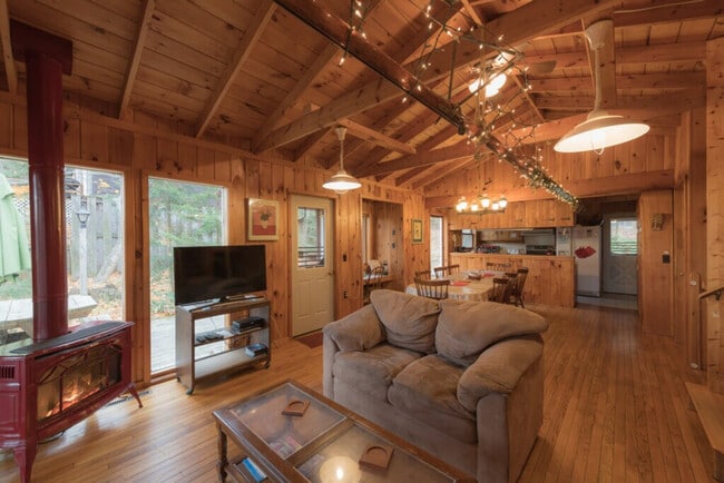 Foto del edificio - 4168 Lake Shore Dr