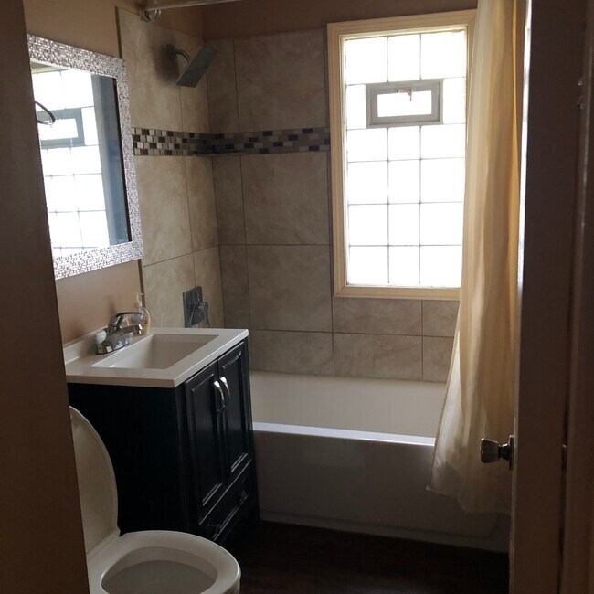 Foto del edificio - 2608 N 60th St