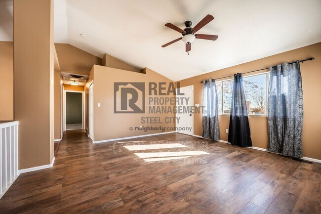 Building Photo - 4645 Ridge Dr