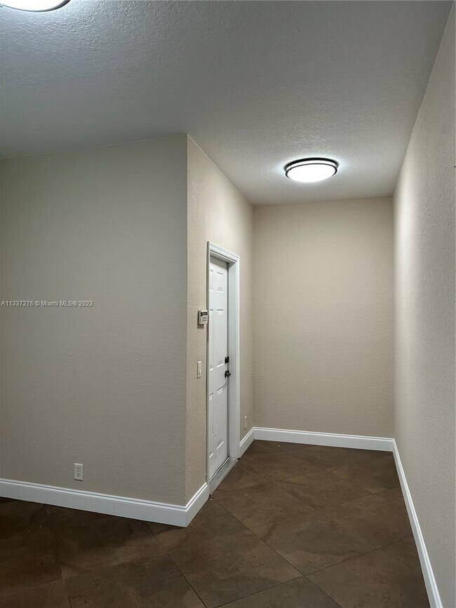 Building Photo - 2810 Center Ct Dr