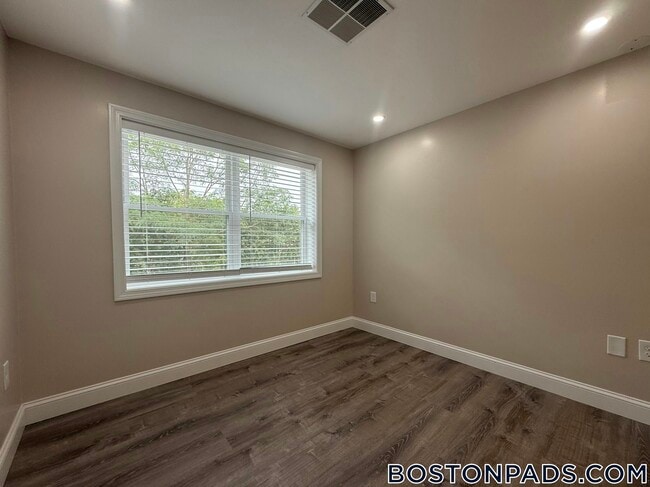 Building Photo - 23 Kenmar Dr
