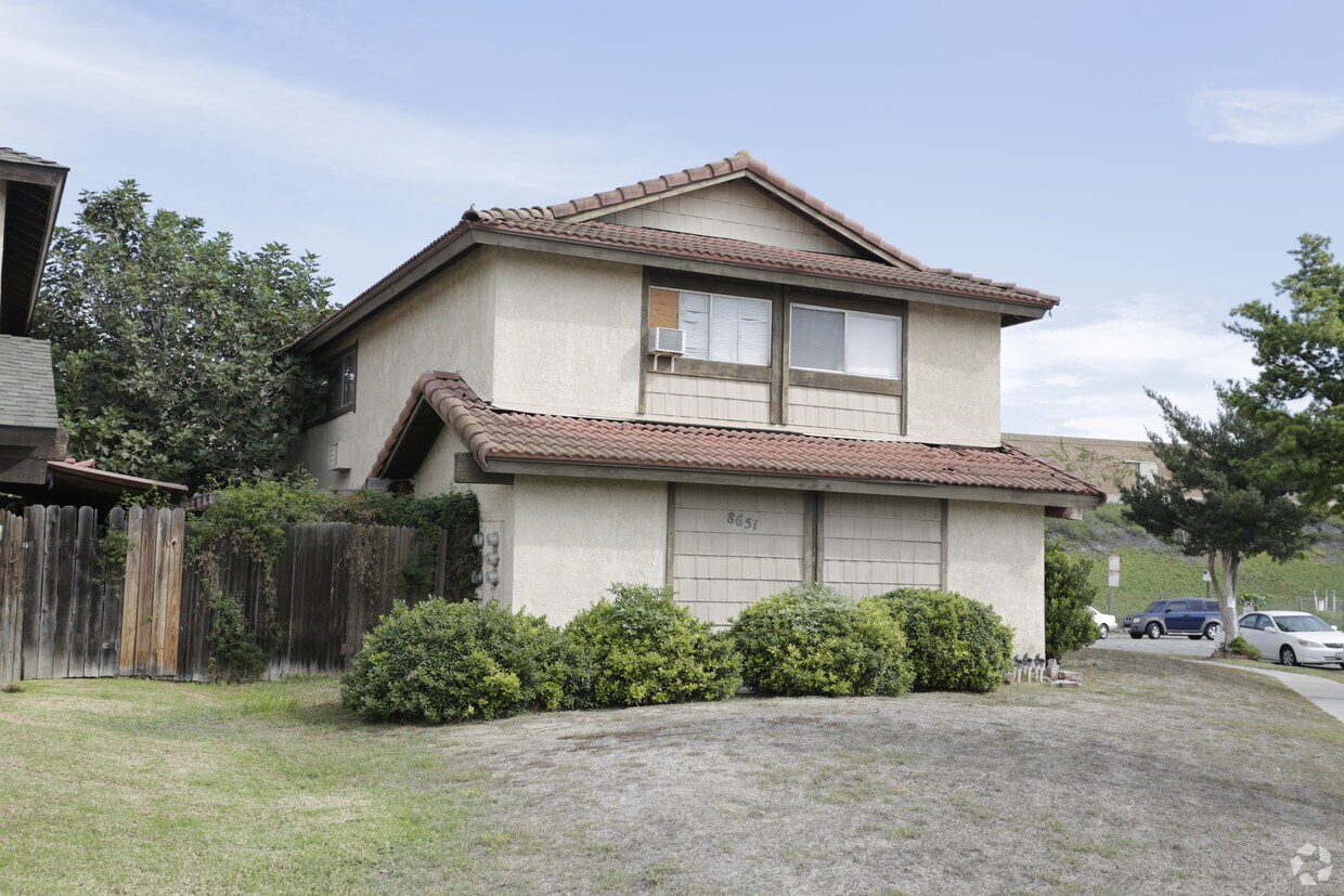 Foto principal - 8651 Gloria Ave