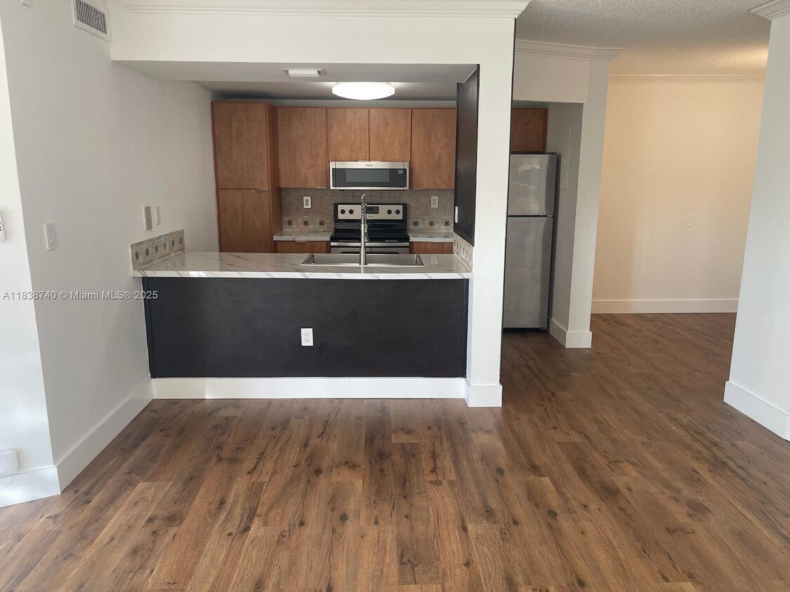 Foto principal - 6995 NW 186th St