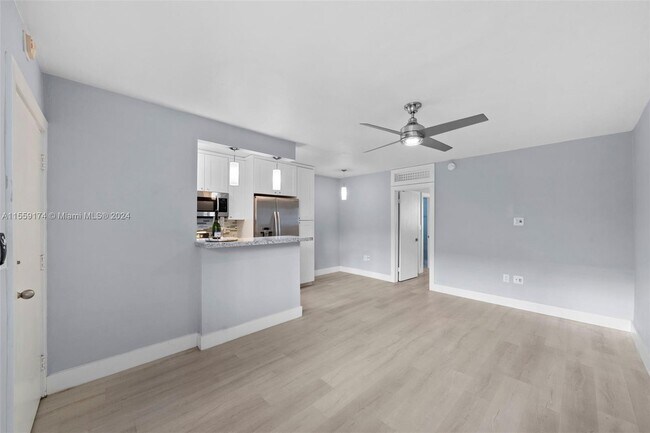 Foto del edificio - 6310 SW 79th St