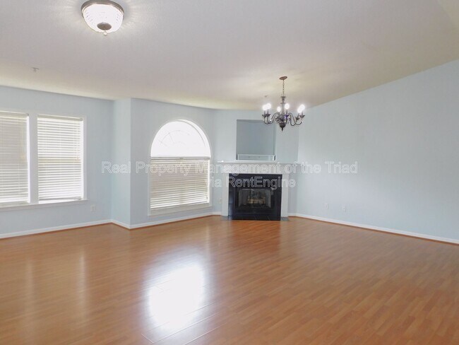 Foto del edificio - 150 James Rd