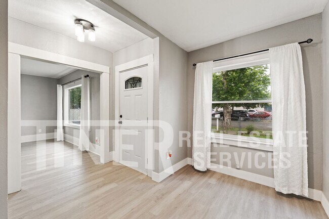 Foto del edificio - 348 B St