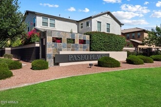 Building Photo - 203 E Roadrunner Dr