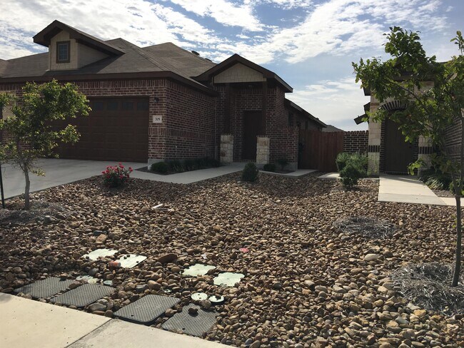 Building Photo - 680 Creekside Cir