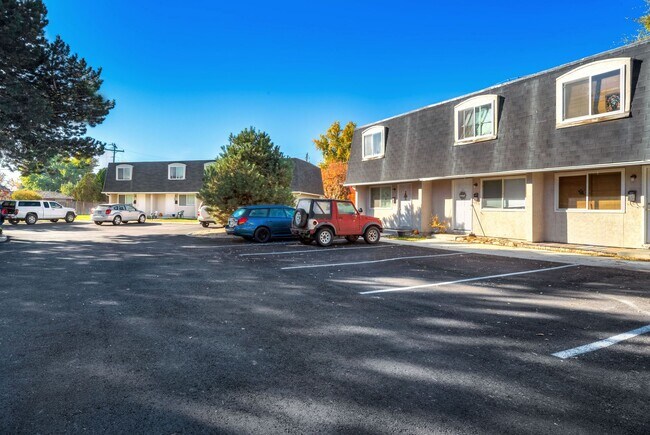 Building Photo - 2299 S Pond St