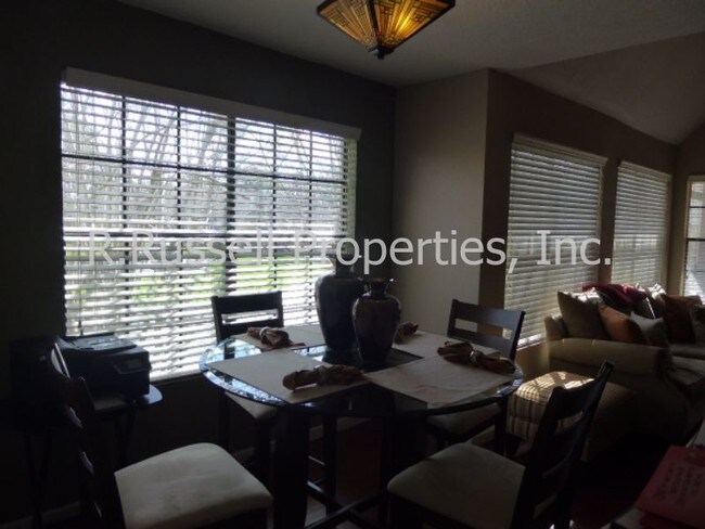 Foto del edificio - 351 Lone Hill Dr