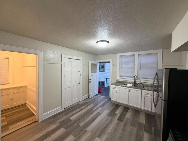 Foto del edificio - 2736 N 52nd St