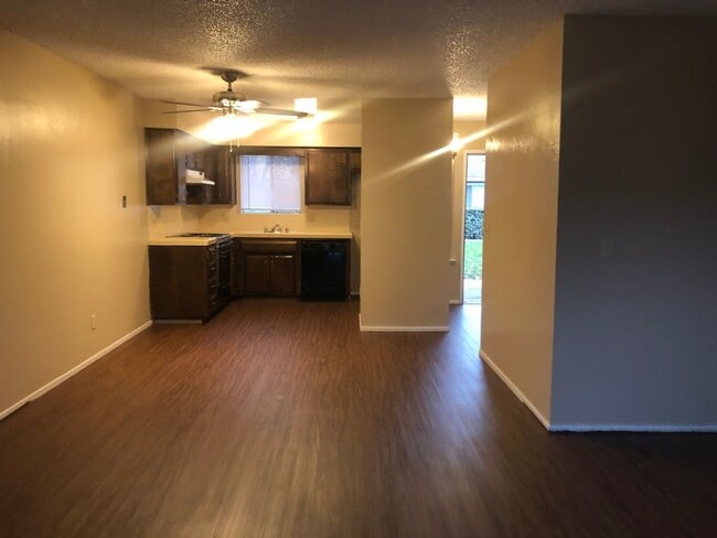 Building Photo - 2515 W Victor Ct
