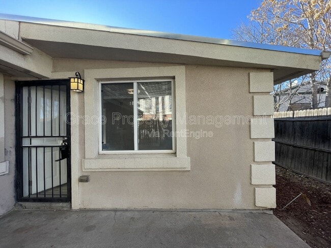 Building Photo - 2127 S Acoma St