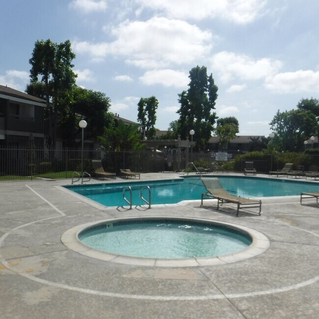 Foto del edificio - Lakeshore: Upper 2 Bedroom 1 Bath,
