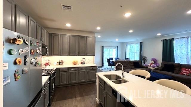 Building Photo - 727 Lorhan Dr