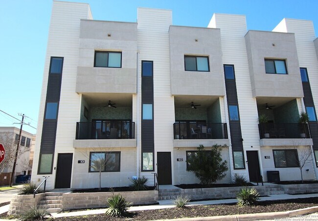 Building Photo - 203 Paschal St