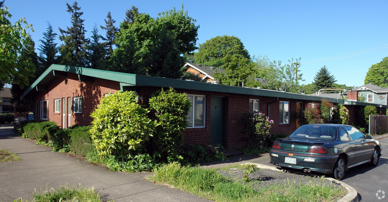 Primary Photo - 1162 Charnelton St