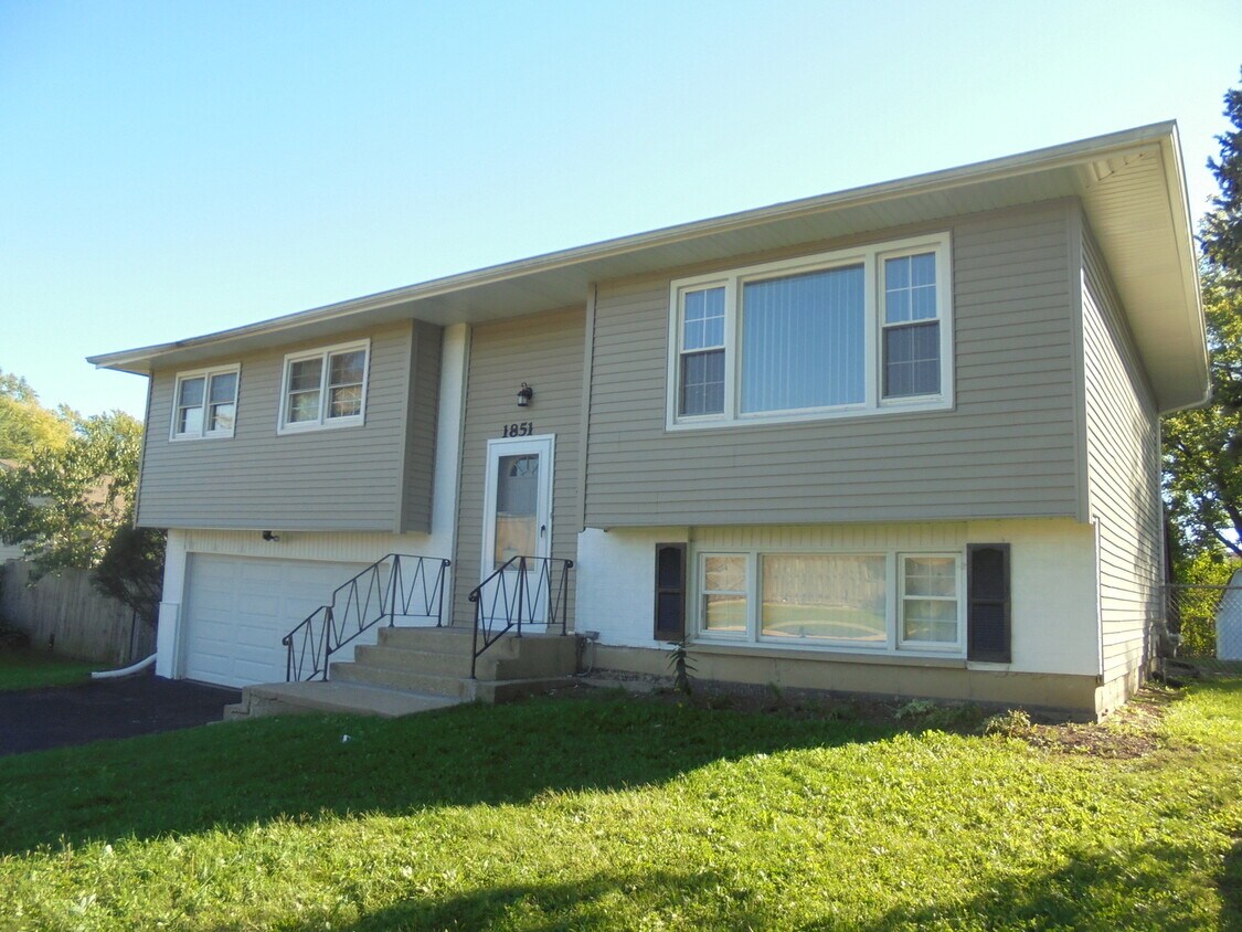 1851 Briarwood Ave, Hanover Park, IL 60133 House Rental in Hanover